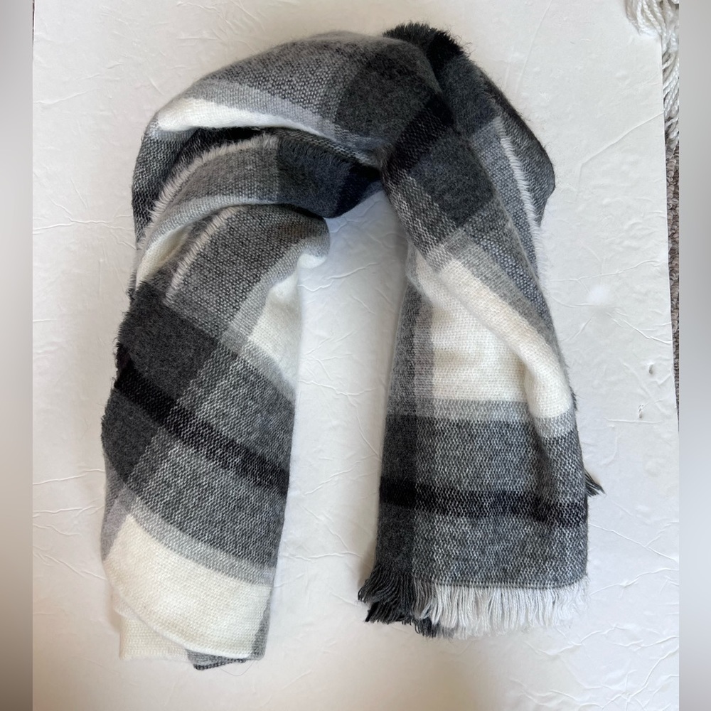 🖤🤍🩶 Zara Scarf/ Wrap- Cozy Large Scale Glen Plaid